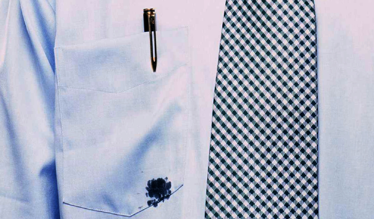 Cómo quitar manchas de tinta de bolígrafo de la ropa