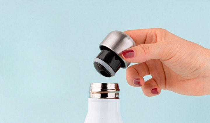 How to wash a stainless steel water bottle
