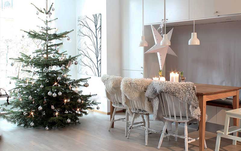 Dekoracje świąteczne w stylu skandynawskim: jak dostosować je do swojego domu
