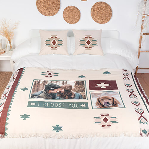como decorar una cama con mantas y cojines personalizados