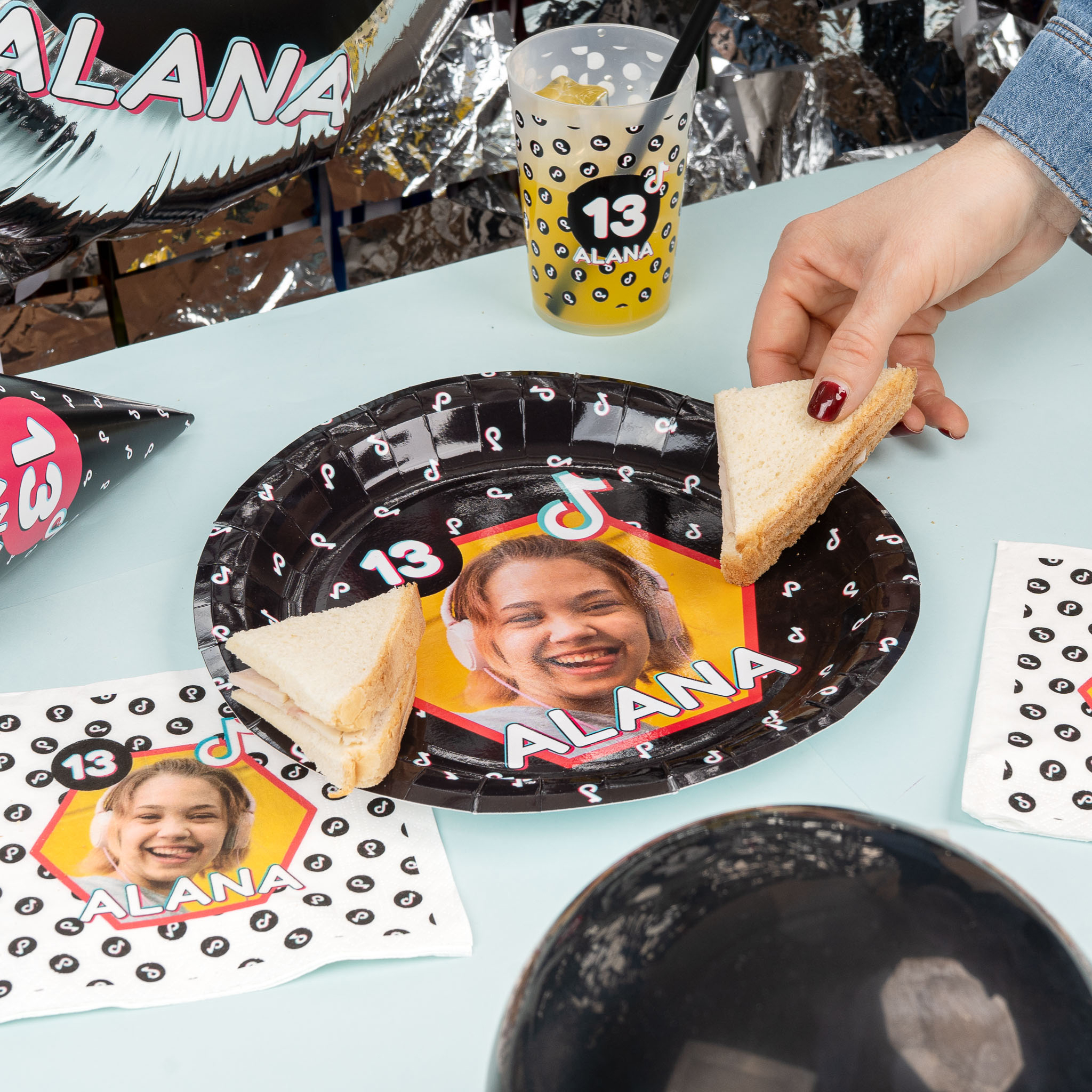 Vasos, platos y servilletas personalizadas de Wanapix.es